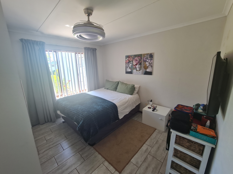 2 Bedroom Property for Sale in Paradise Beach Eastern Cape